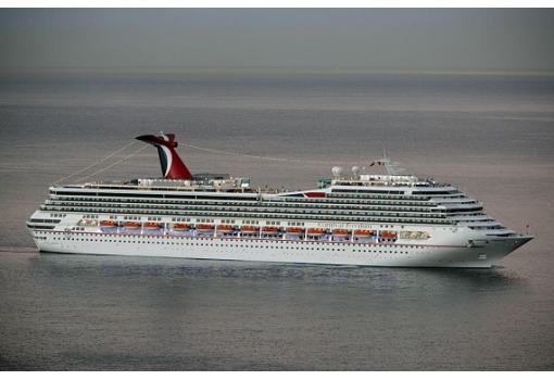 El Carnival Freedom llegando a Funchal (Madeira)